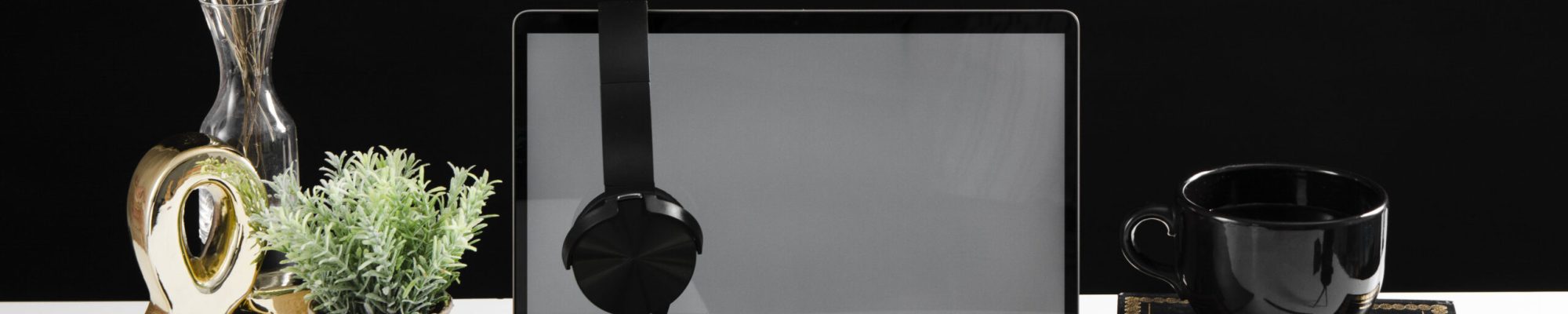 front-view-desk-concept-with-copy-space